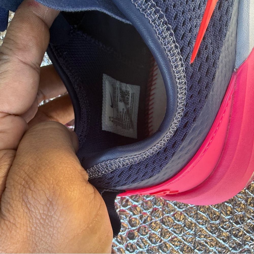 Nike Air Max Motion 2 sneakers in the "Navy Pink Blast" colorway. Size 8.5 women - Picture 6 of 7